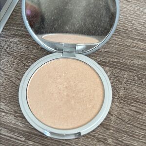 theBalm Mary-Lou Manizer Highlighter - Gold